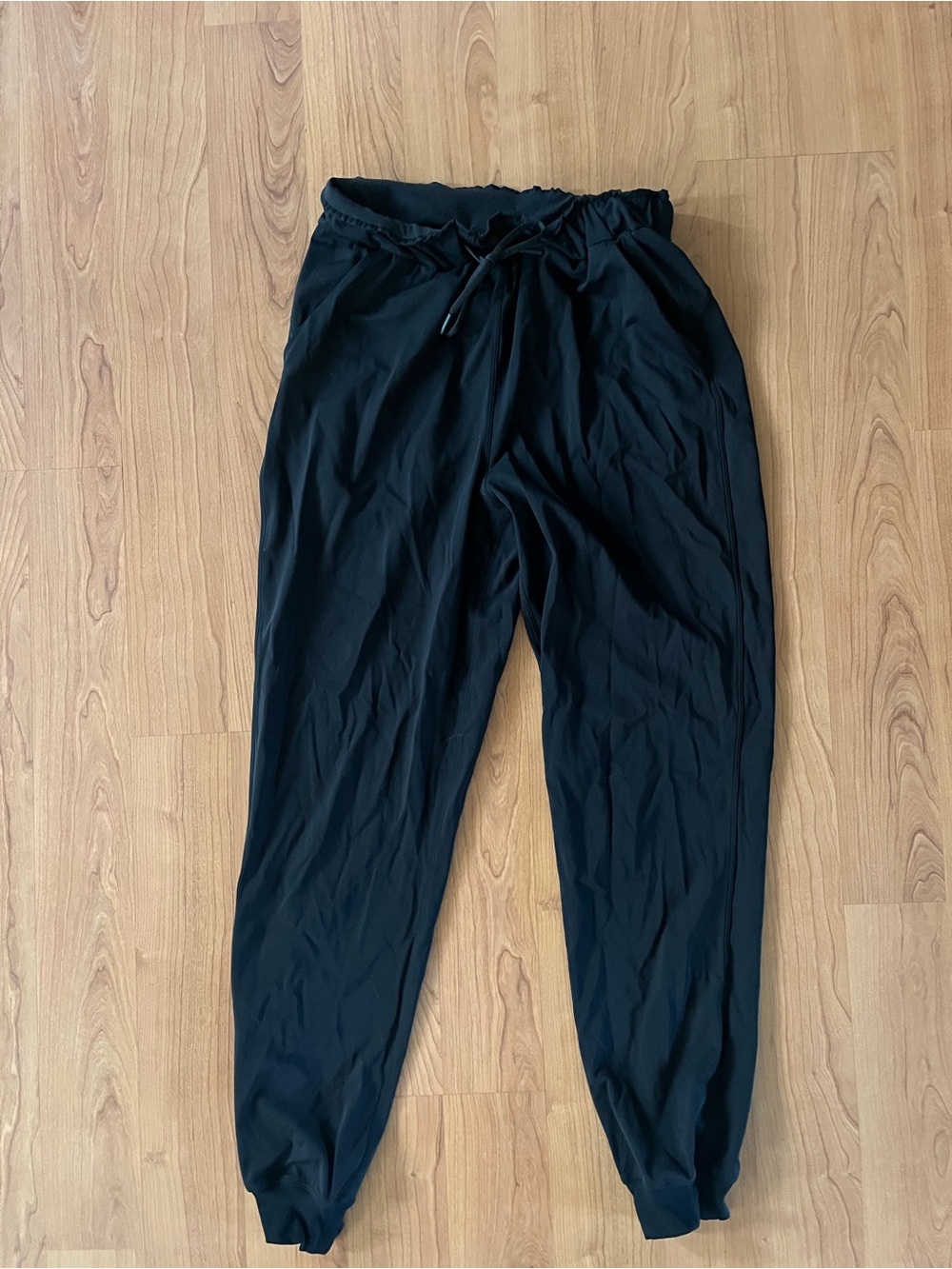 Lululemon women’s black drawstring jogger pants size 6
